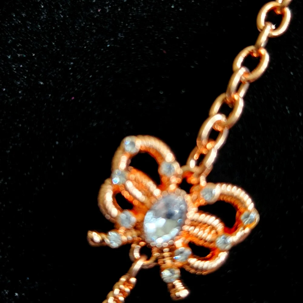 Betsey Johnson necklace - Picture 3 of 5